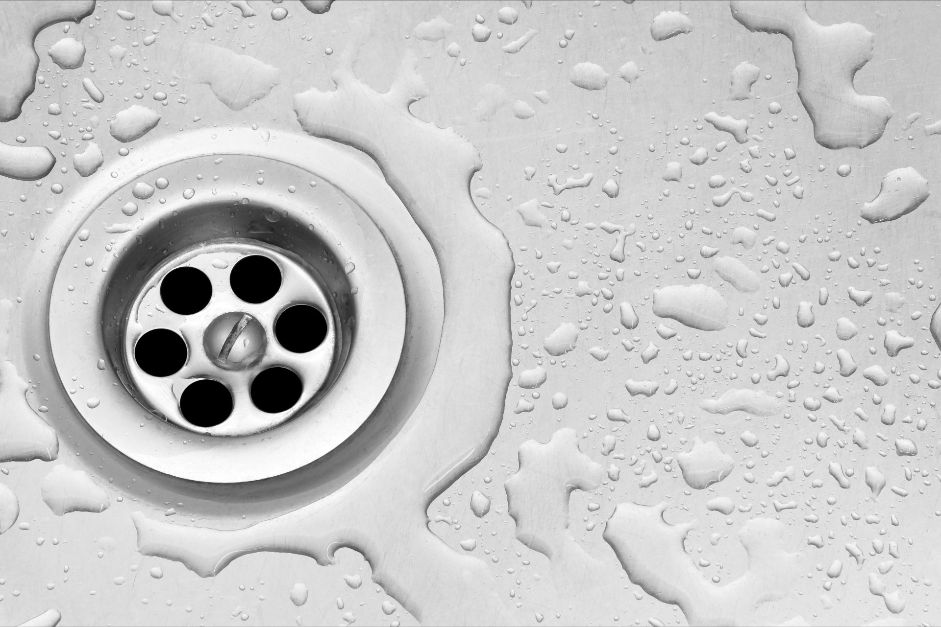 Abfluss riecht unangenehm? Ursachen, Hausmittel und Lösungen